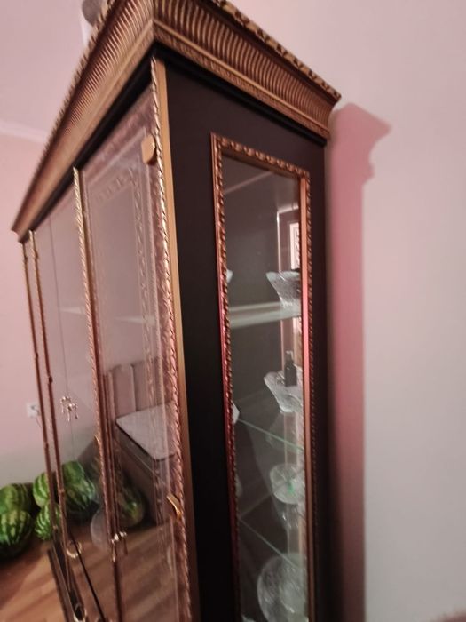 Продаётся сервант