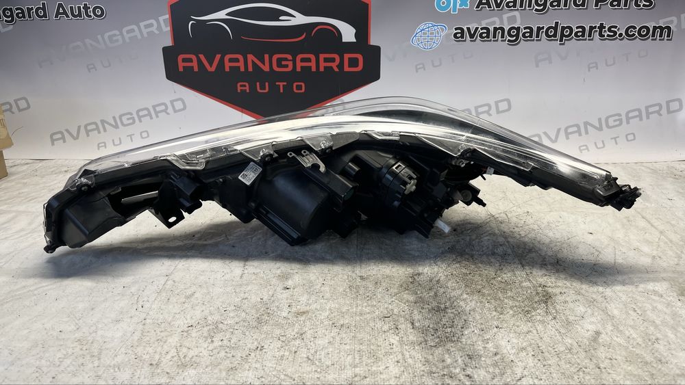 Toyota Corolla E210 десен и ляв фар