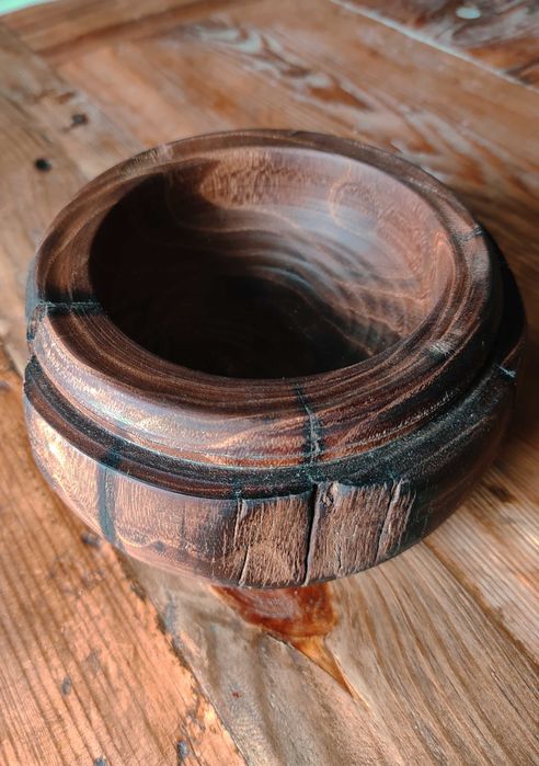 Уникални дървени купи, свещници и табели