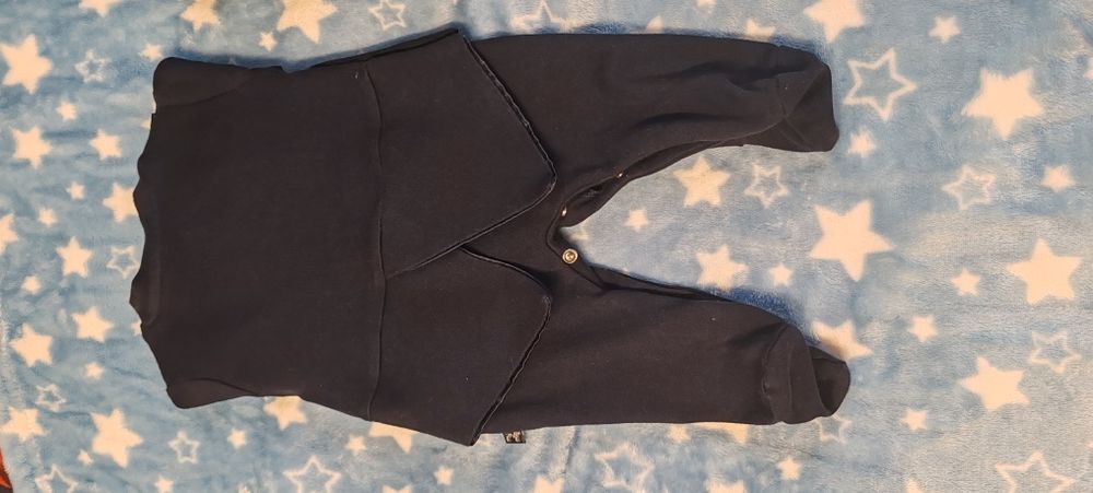 Vând costumaș bebeluș 0-3 luni