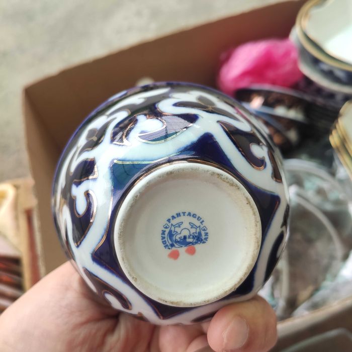 Пахта гуллик чойнак ва пиёлалар сотилади.