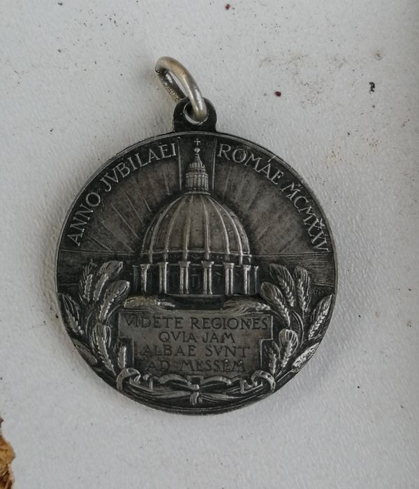 Медал на Папа Пий Xl 1925г медала е по дизайн на Ватикана!