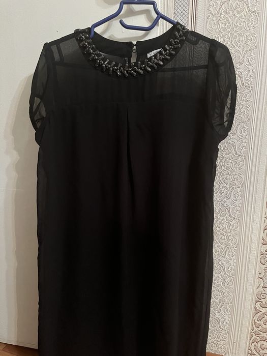 Продам платье и  курточки