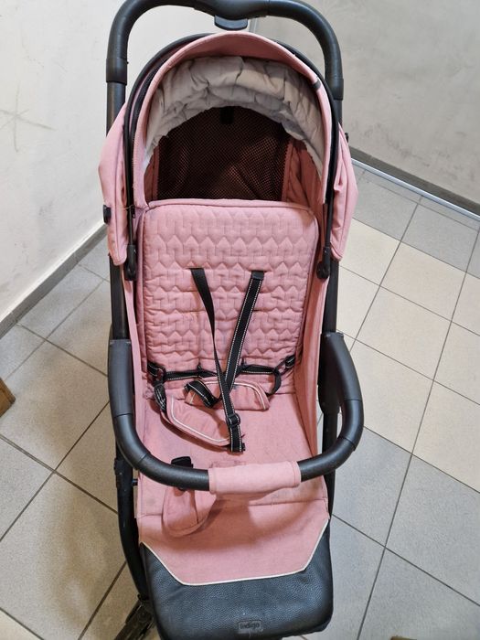 Детская прогулочная коляска