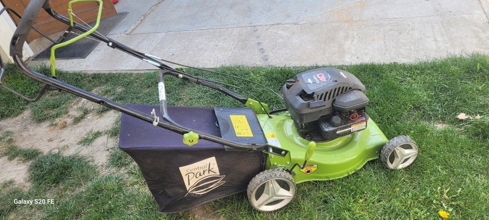 Masina de tuns iarba