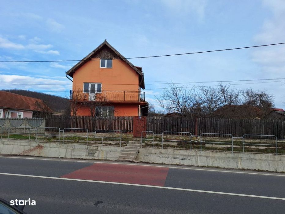 Proprietate industriala versatila – hala + casa P+E pe E79, Hidiselu