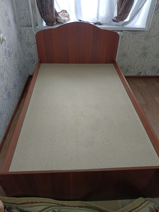 Продам кровать с матрасом