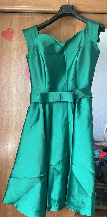 Платья праздничные