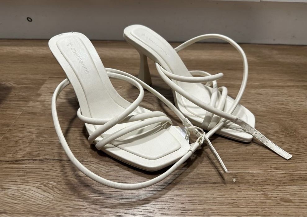 Босоножки stradivarius