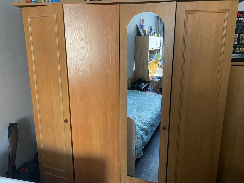 Шкаф от спальнего Гарнитура