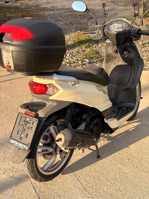 Scuter Peugeot Tweet 125 cc se conduce cu B  recent adus !