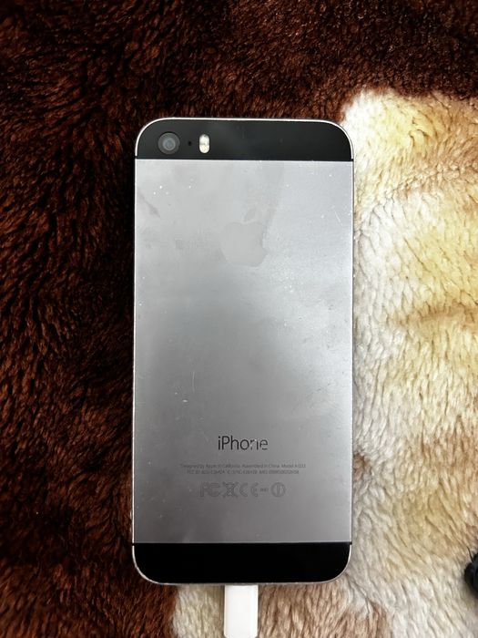 Продам Айфон 5s серый
