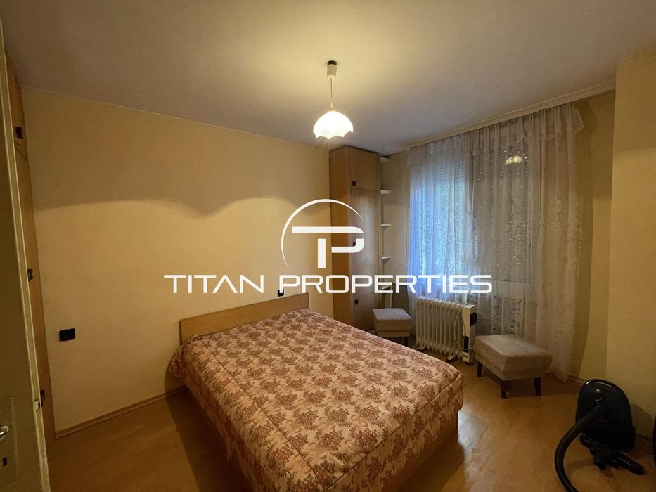 Тристаен, под наем, Център