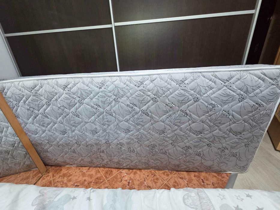 Детско легло 90/200 с матрак с повдигаш механизъм