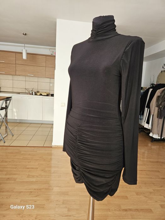 Rochita mărimea S. 30 lei