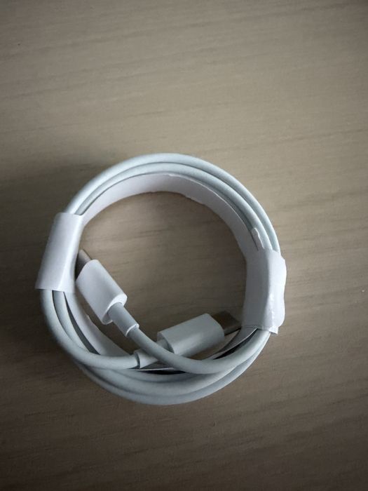 Cablu încărcare USB-C la USB-C, 2 metri, alb, 20 lei, București