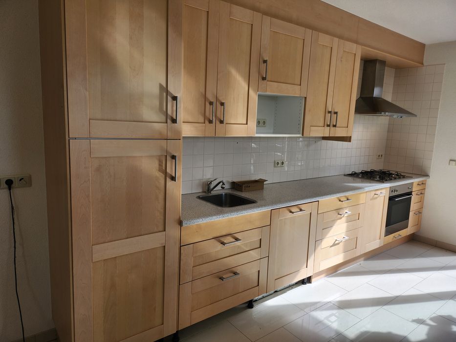 Кухня с вратички от масив