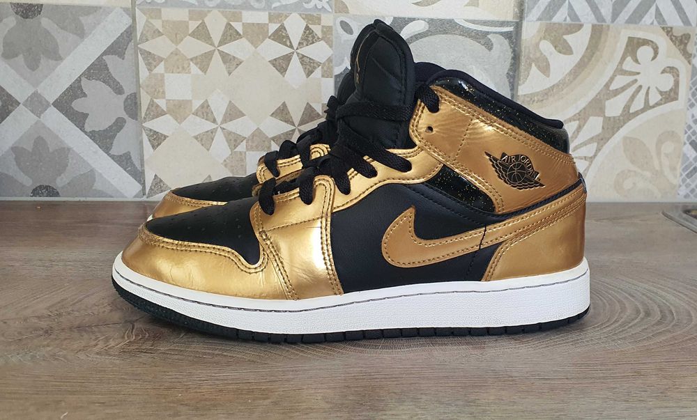 Nike Air Jordan 1 Gold
