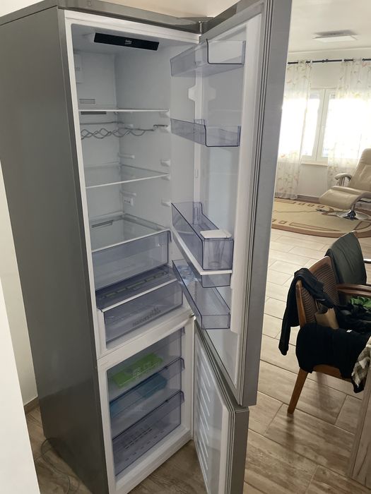 Frigider Beko defect