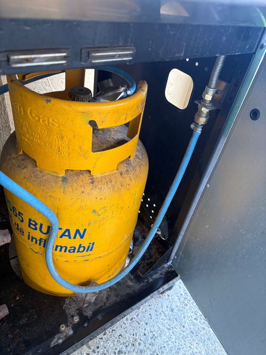 Grătar de curte cu gaz