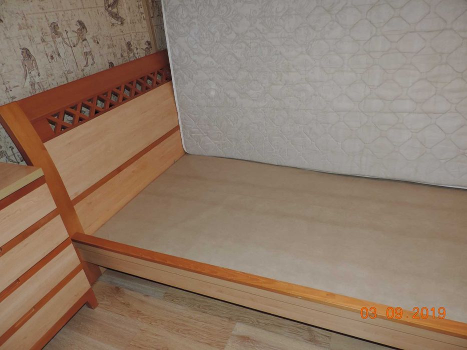 Продам добротный гарнитур  Торг.