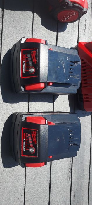 Milwaukee fid 3 2 baterii 5 ah si fast charger