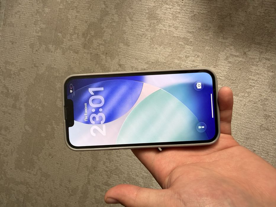 Продам iphone 13 256гб