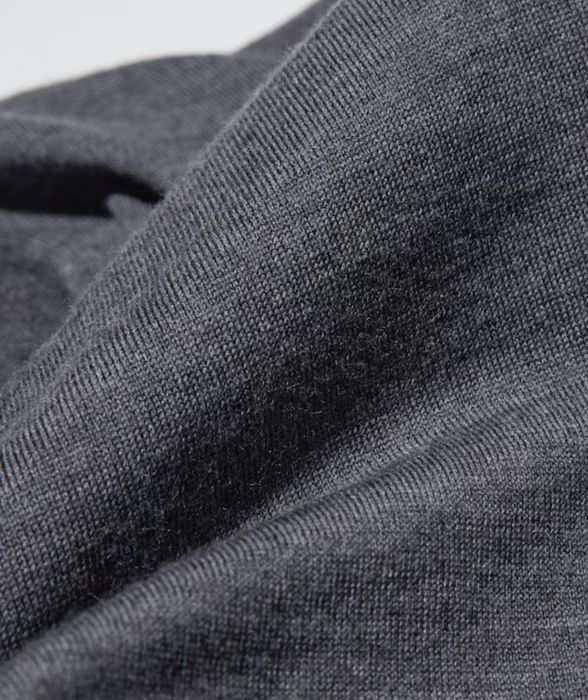 Серый кардиган от японской фирмы Uniglo из мериносовой шерсти