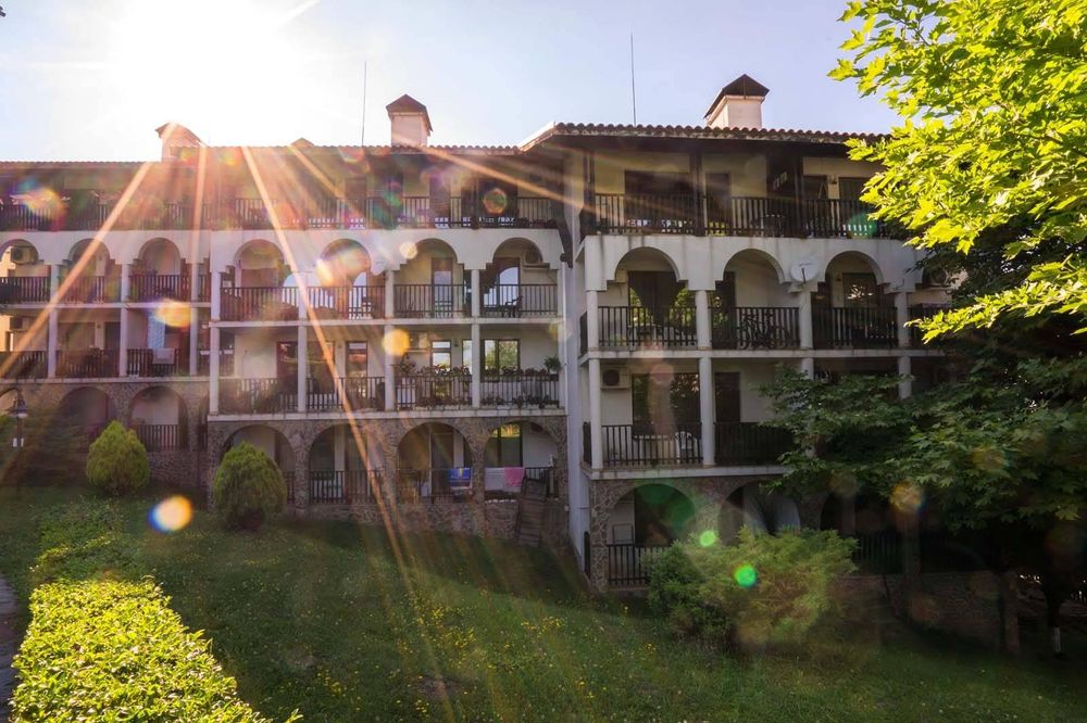 Продава се Двустаен апартамент в София, Симеоново - 70 кв.м за 3415 €/кв.м - Снимка #17