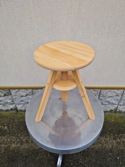 Антикварно немско дървено регулируемо работно столче