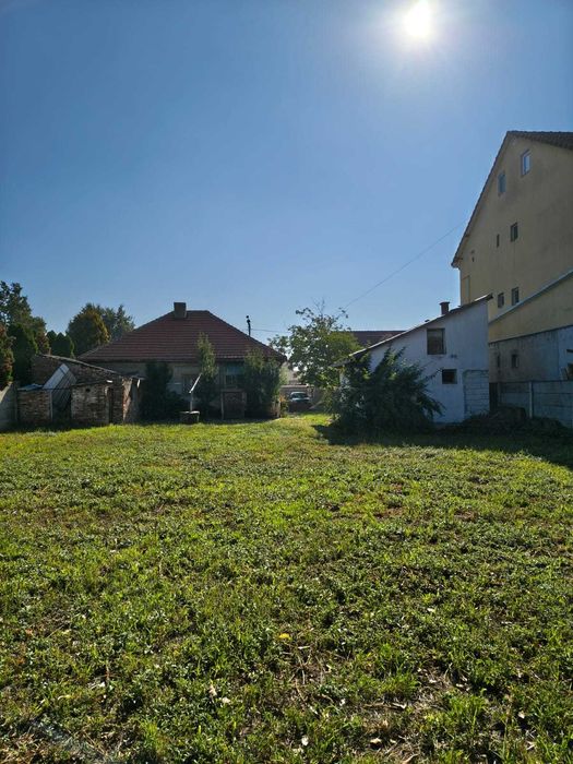 Casă cu teren, cu potențial imobiliar deosebit, zona semicentrală Satu Mare, teren intravilan generos de 9 ari  și o construcție existentă