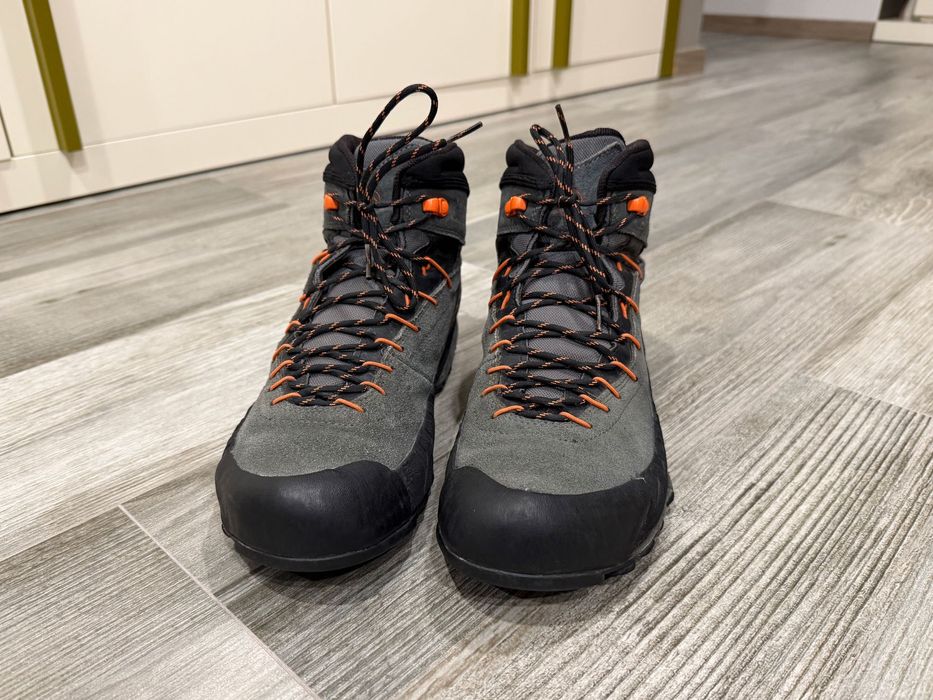 Продавам туристически обувки La Sportiva TX4 Mid GTX