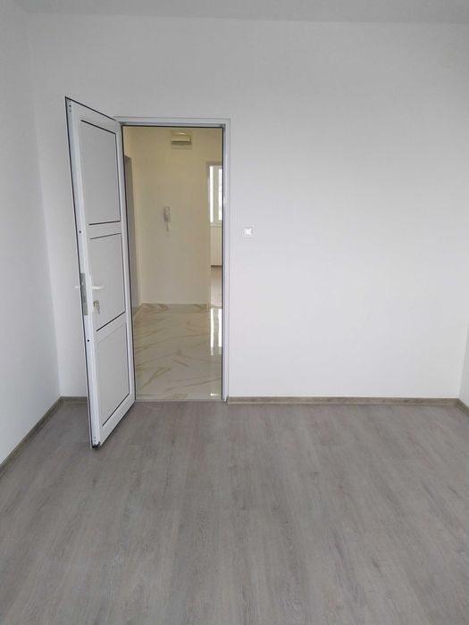 Продава четиристаен отличен в центъра