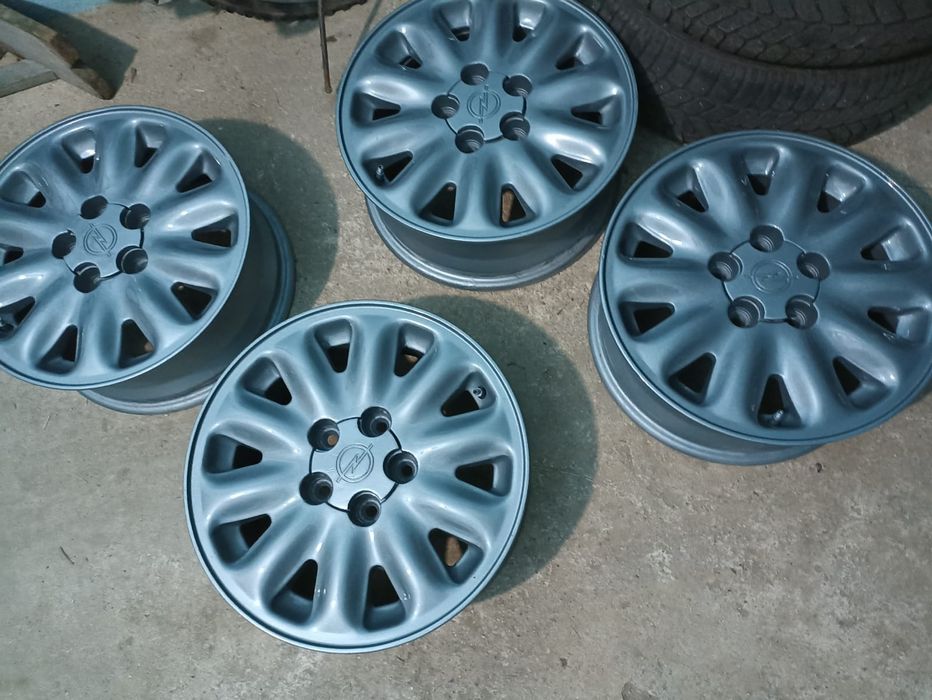 Jante aliaj originale Opel Zafira 5x110 R15.
Pret: 700lei.
Locatie: Ar
