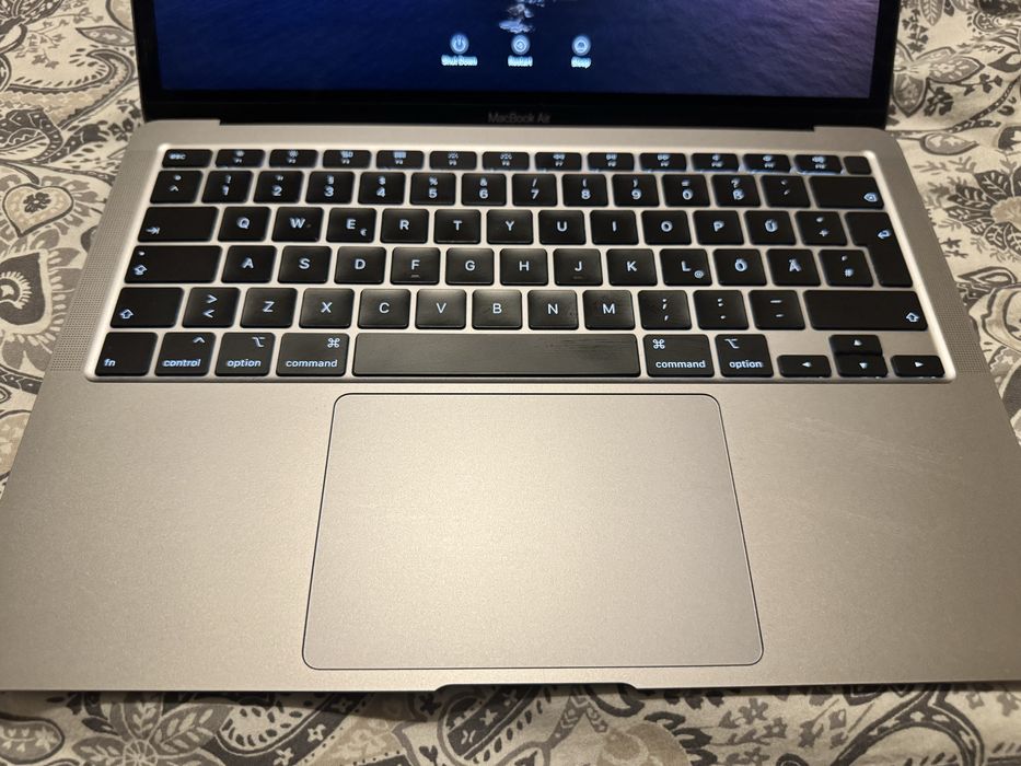 Macbook Air Retina 13, 2020, i3,8gb,250Gb