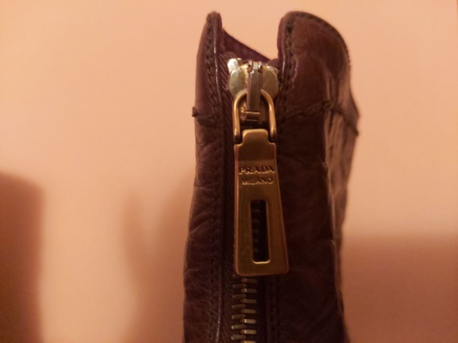 Продам кожанные сапожки PRADА осенние