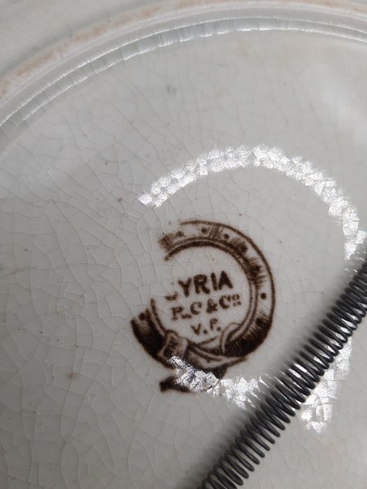 Farfurie de la 1880, realizata de Robert cochran&Co,.