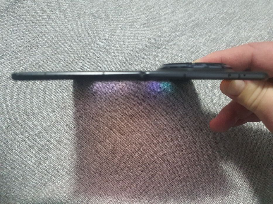 Vând Honor V3  foarte slim