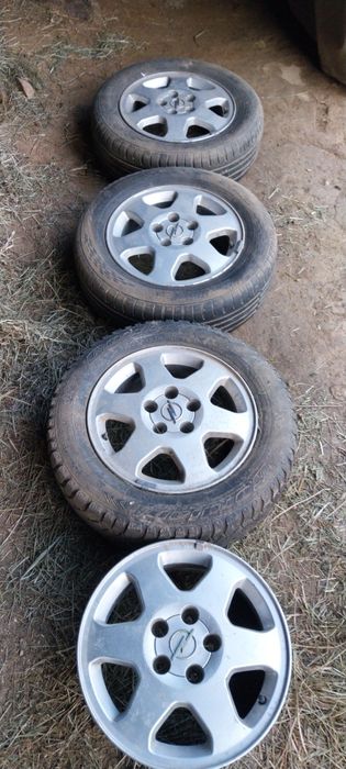 Vând 4 jante opel R15    5 prezoane