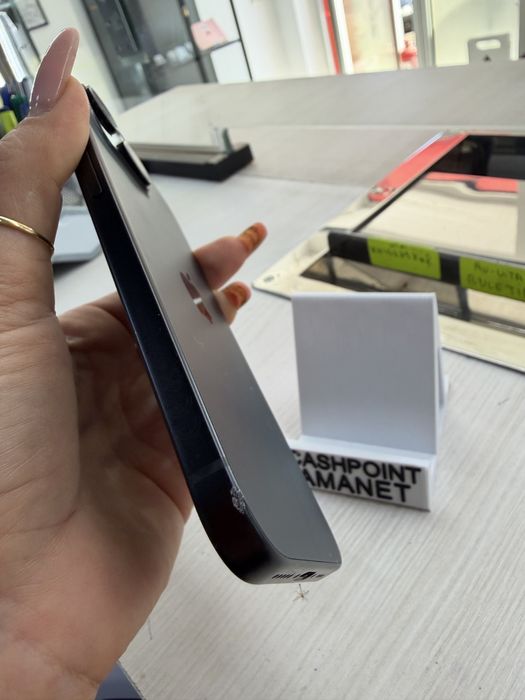 Vând iPhone 15, 128 GB, stare foarte bună de funcționare.