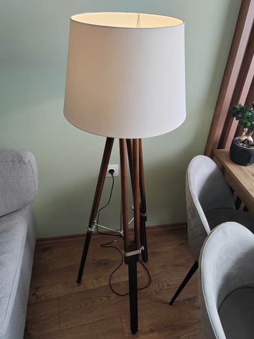 Подова лампа трипод, Полилей, осветителни тела