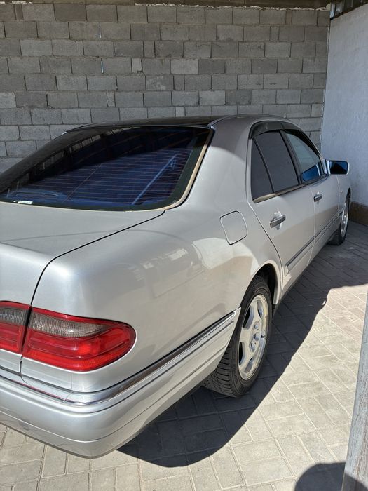 Mercedes-Benz E 320 Avangard