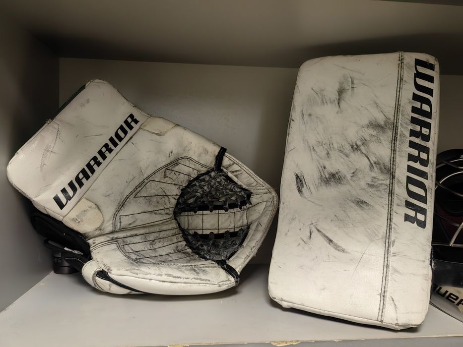 Вратарская хоккейная форма