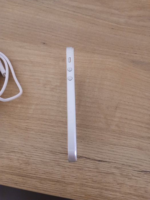 IPhone 5 белый с зарядкой