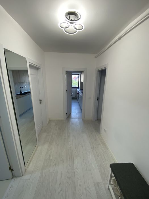 Închiriez apartament cu doua camere.
