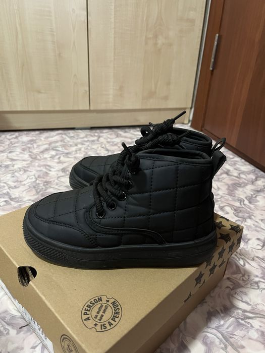 Продам Ботинки осенние