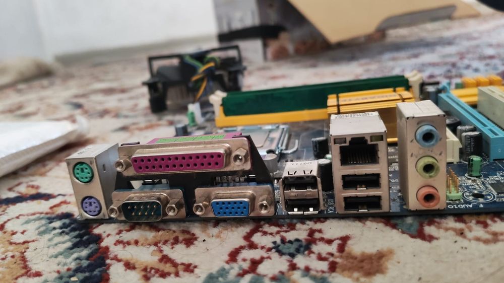 Продам материнскую плату Gigabyte