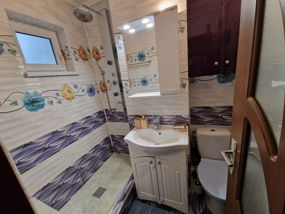 Închiriez apartament cu 2 camere