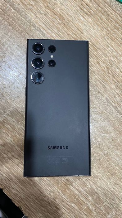 Продам телефон самсунг с 23 ультра