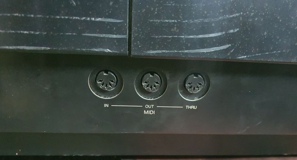 Pian electronic Yamaha cu 8 octave, scula de calitate